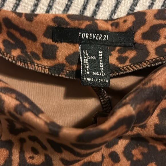 Forever 21 Suede Leopard print hot pants - Picture 3 of 4